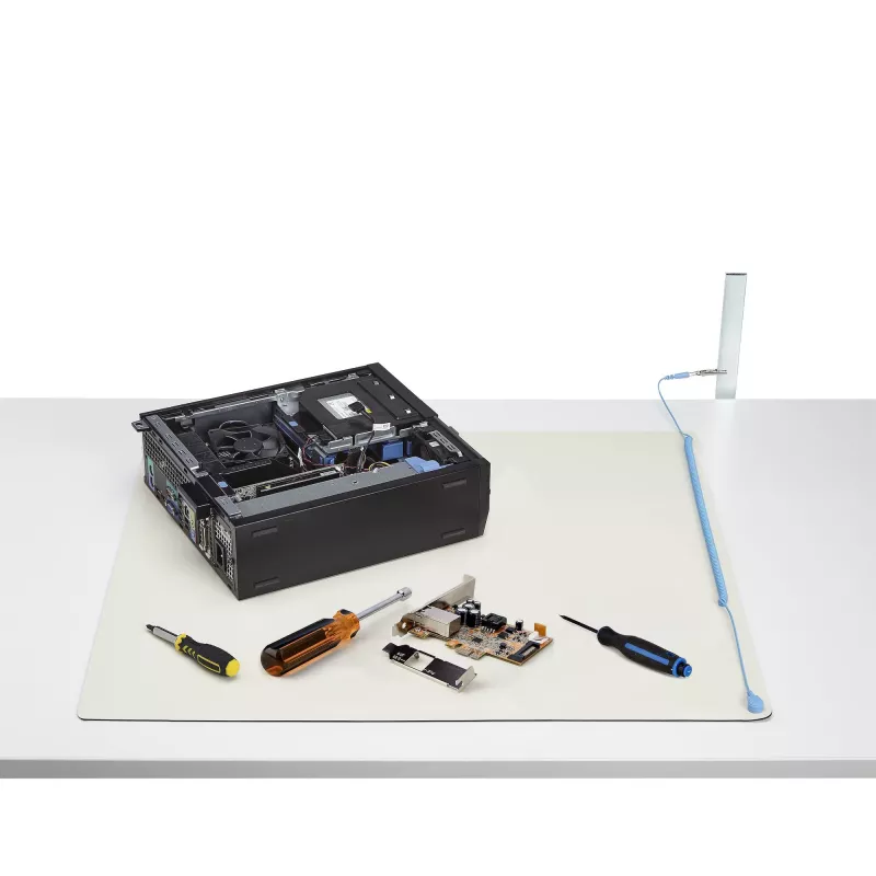 StarTech.com Alfombrilla antiestática, alfombrilla ESD para reparación de electrónica, alfombrilla antiestática de mesa/escritorio con cable de toma de tierra desmontable, ANSI/ESD S 4.1, superficie de trabajo/alfombrilla termoplástica flexible, 28x46cm (11x18