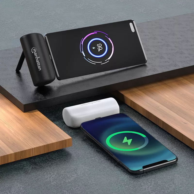 Batería externa Manhattan con conector USB-C integrado, 5000 mAh, hasta 10 W de potencia de salida, soporte para usar como soporte de carga para móvil, negro, un año de garantía