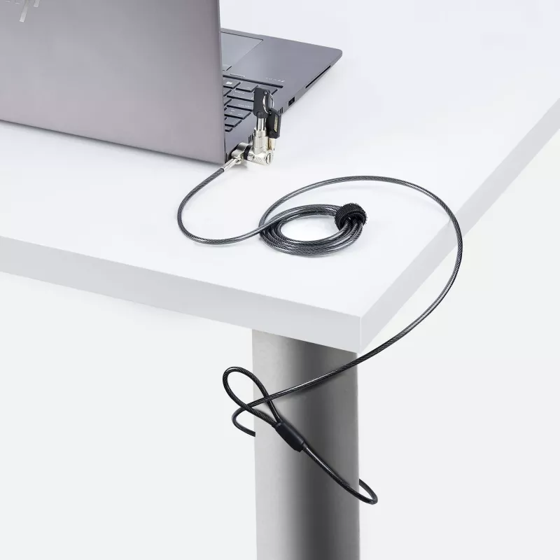 StarTech.com Candado universal para portátil 3 en 1 de 6.6ft (2m), cable de seguridad con llave maestra, seguridad informática, compatible con Noble Wedge®/Nano/K-Slot; cable antirrobo resistente a cortes