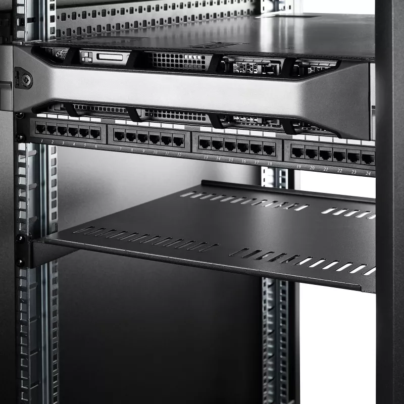 StarTech.com bandeja para rack de servidor 1U – bandeja en voladizo universal ventilada para rack y armario de equipos de red de 19 pulgadas – acero de alta resistencia – capacidad de carga 44lb/20kg – bandeja de 16 pulgadas de profundidad, negro