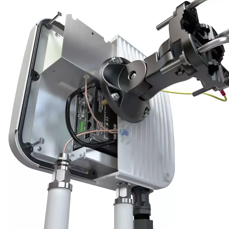 QuWireless QuMax A955M antena direccional LTE + Wi-Fi + GPS para Teltonika RUT956/RUT955, 6 dBi, PoE/LAN, polarización vertical, IP67, blanca