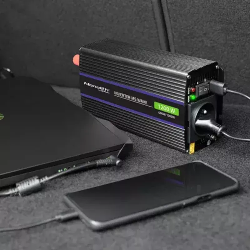 Inversor QOLTEC Monolith 600 W — 12 V a 230 V, USB PD 18 W, coche/interior, negro