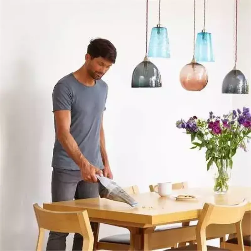 Aspirador de mano Black & Decker NVC215W