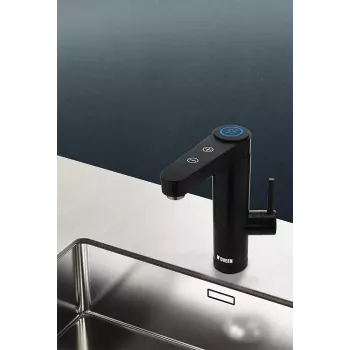 Calentador de agua al paso NOVEEN IWH965 INOX negro 5,5 kW 220V, acero inoxidable, control táctil, 2,5 l/min