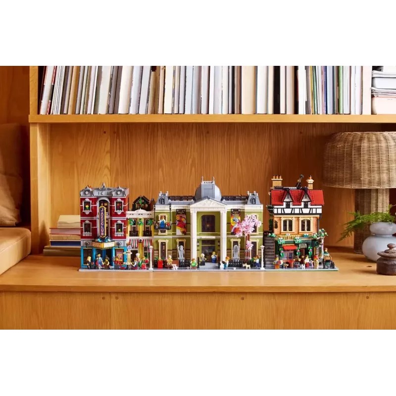 Set de construcción LEGO Icons 10350 Casa Tudor Corner — 3.266 piezas, 8 minifiguras, edad 18+, 260×250×310 mm