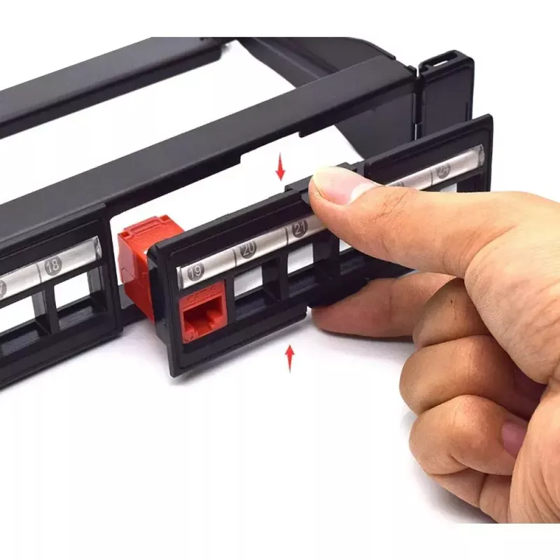 Patch panel modular Techly 24 posiciones UTP con módulos extraíbles 1HE negro