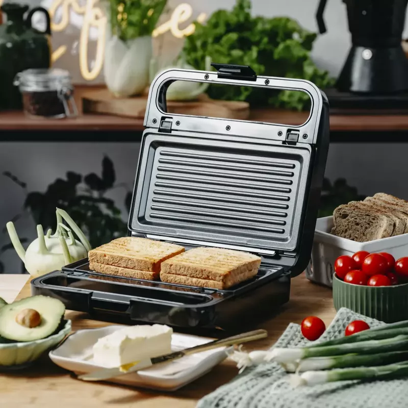 Sandwichera 2 en 1 Adler AD 3070b — 850 W, 2 placas, negra