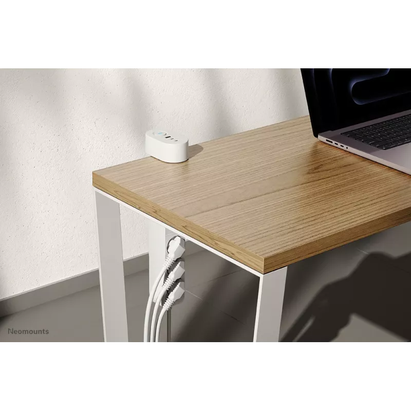Neomounts DS22-840WH6 Regleta de escritorio con pinza y conexiones USB-C y USB-A – carga rápida