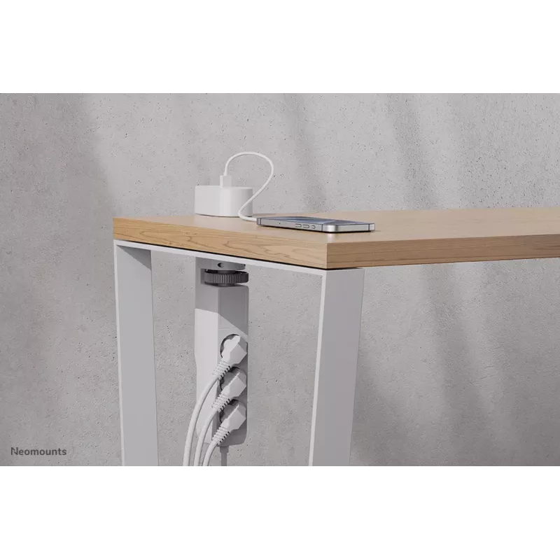 Neomounts DS22-840WH6 Regleta de escritorio con pinza y conexiones USB-C y USB-A – carga rápida