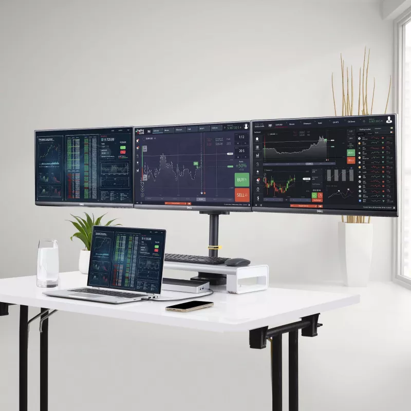 StarTech.com Soporte de escritorio para triple monitor para hasta tres pantallas de 27 pulgadas, VESA 75x75/100x100, ajuste de brazos sin herramientas, montaje con pinza C/pasacables, brazos asistidos por resorte