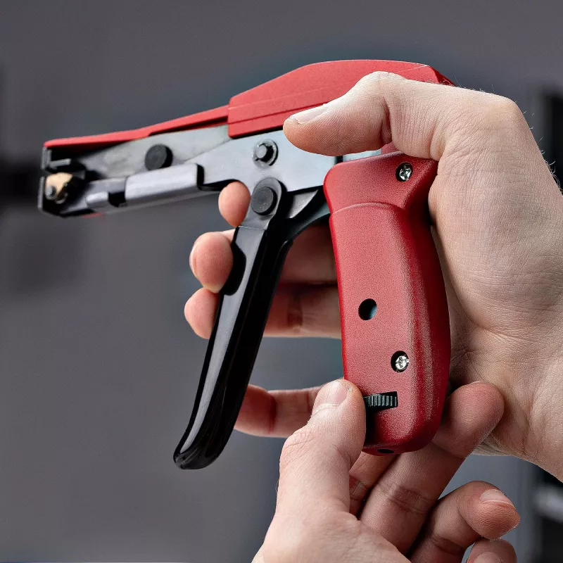 StarTech.com pistola atadora de bridas de nailon, herramienta de instalación y corte de bridas, herramienta de tensado/fijación de bridas, compatible con bridas de nailon de 2,4 mm a 4,8 mm, conforme a TAA