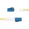 StarTech.com SMLCSC-OS2-10M 10m (32,8ft) cable de conexión de fibra óptica OS2 monomodo dúplex LC a SC (UPC), 9/125µm, optimizado para láser, 10G/100G, insensible a la curvatura, baja pérdida de inserción, LSZH