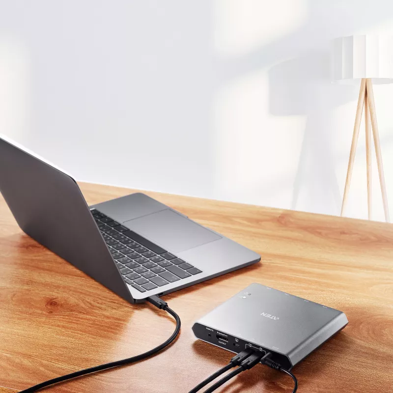 Switch dock KVM USB-C DisplayPort 4K de 2 puertos ATEN con Power Pass-through
