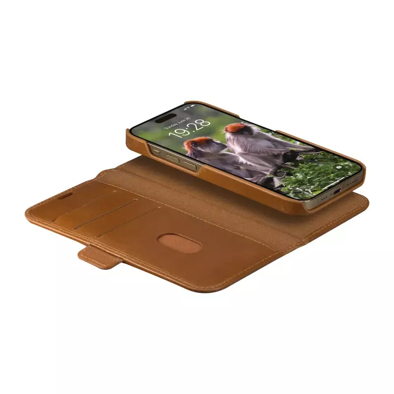 Funda tipo libro dbramante1928 Lynge iPhone 15 Pro marrón