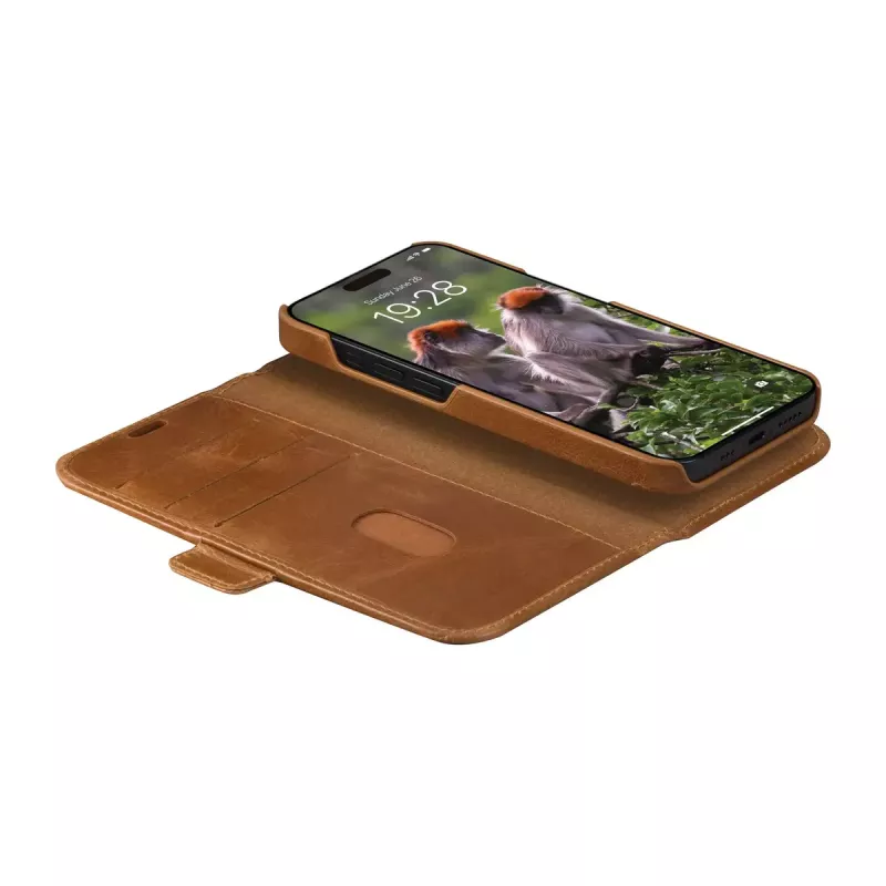 Funda tipo folio dbramante1928 Lynge iPhone 15 Plus marrón