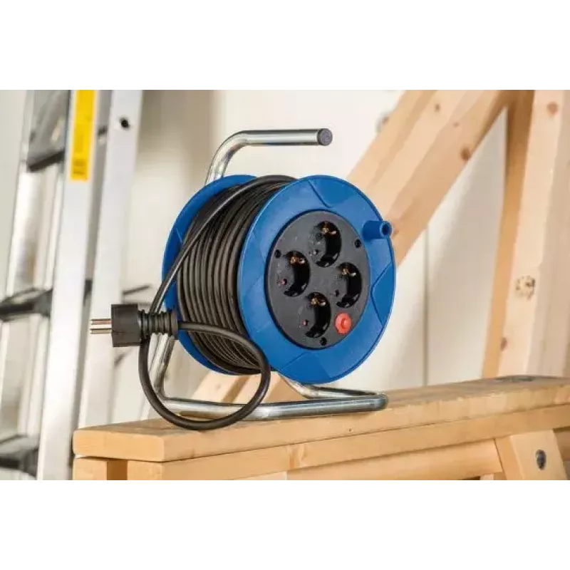 Brennenstuhl Garant Kompakt alargador enrollacables para interior, 4 tomas, 15 m, azul/negro