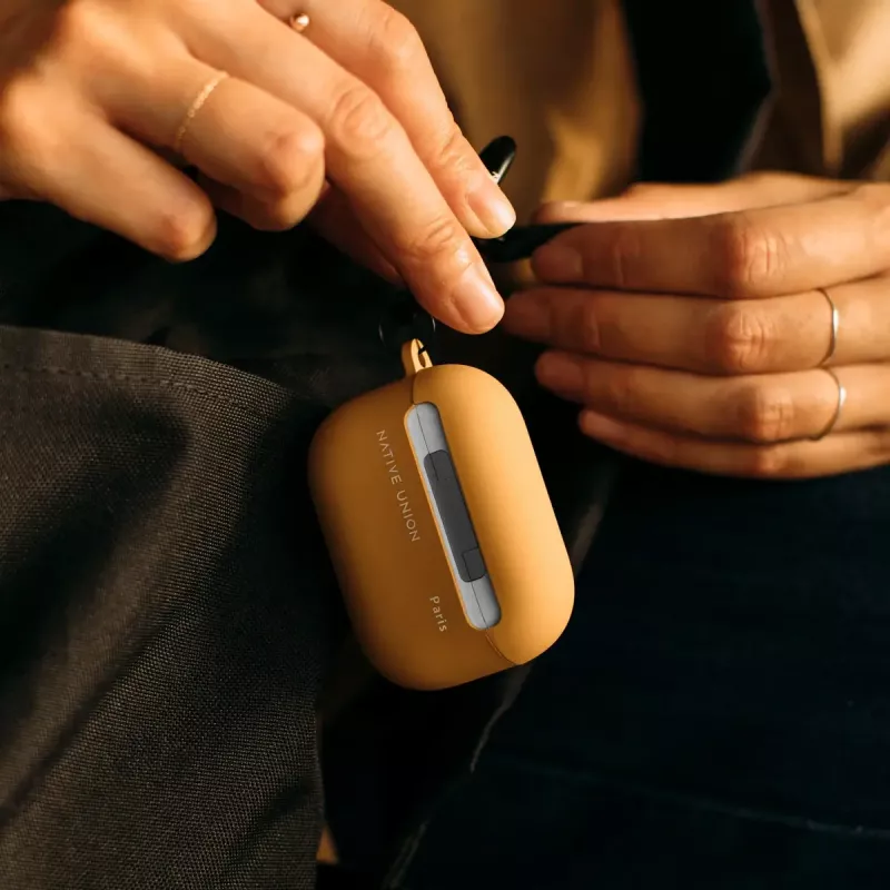 Native Union Roam funda para AirPods Pro 2, aluminio, policarbonato, silicona, acero, 16 g, amarilla