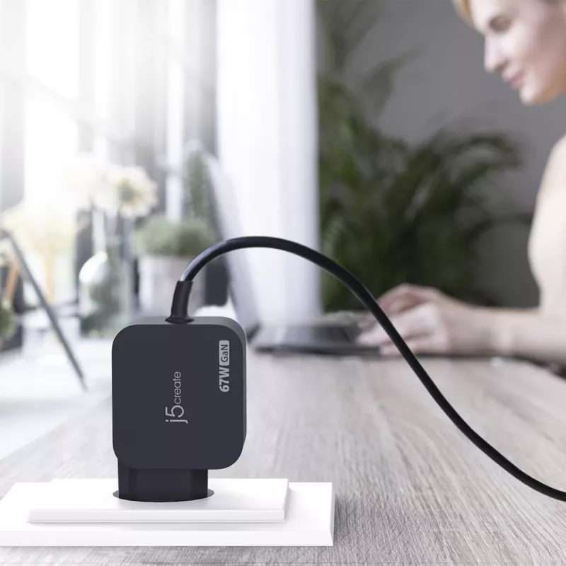 j5create JUP1565DC 67W GaN PD USB-C® Mini cargador con 6 tipos de conectores DC – EU, negro