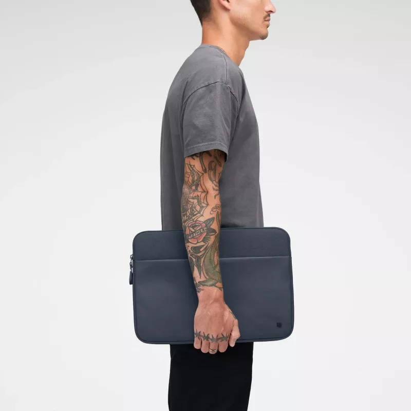Funda Incase A.R.C. Sleeve con ReSpun 100% poliéster reciclado para portátil de 16