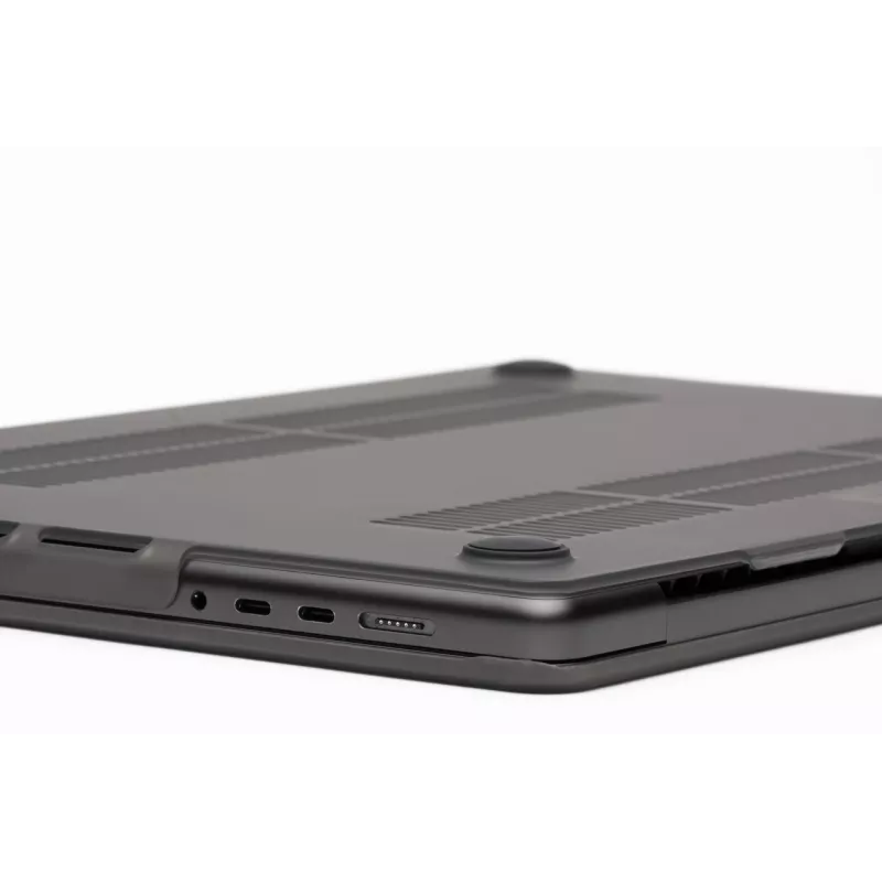 Funda rígida Zagg para MacBook Pro 13 M2/M1 (20) – acabado Smoke, carcasa protectora