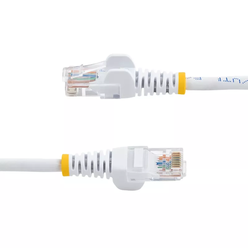 Cable de parcheado Ethernet Cat5e StarTech.com con conectores RJ45 sin enganches – 7 m, Blanco