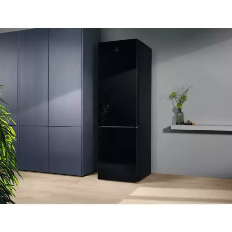 Electrolux LNT7ME36K2 frigorífico congelador, 367 l (frigorífico 266 l, congelador 101 l), congelador inferior, No Frost, clase energética E, negro