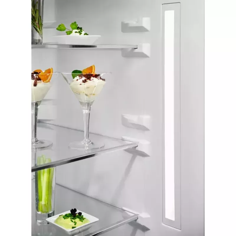 Electrolux LNT7ME36K2 frigorífico congelador, 367 l (frigorífico 266 l, congelador 101 l), congelador inferior, No Frost, clase energética E, negro