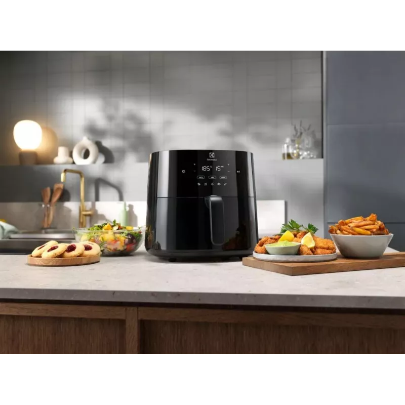 Freidora de aire Electrolux EAF7B – 6,8 L, 1800 W, control táctil, 8 programas, máx. 200 °C, negra