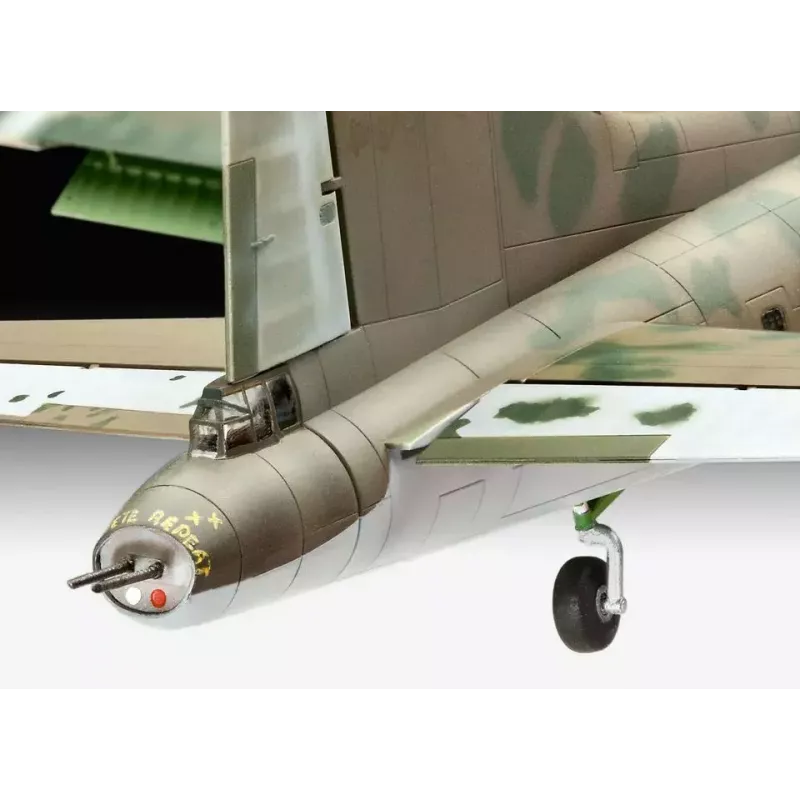 Maqueta de avión de ala fija Revell B-17F Memphis Belle