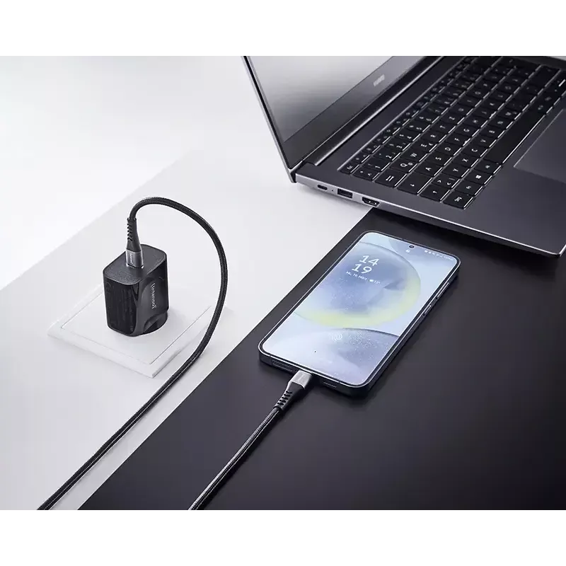 Fuente de alimentación Intenso W20C 20W USB-C negra