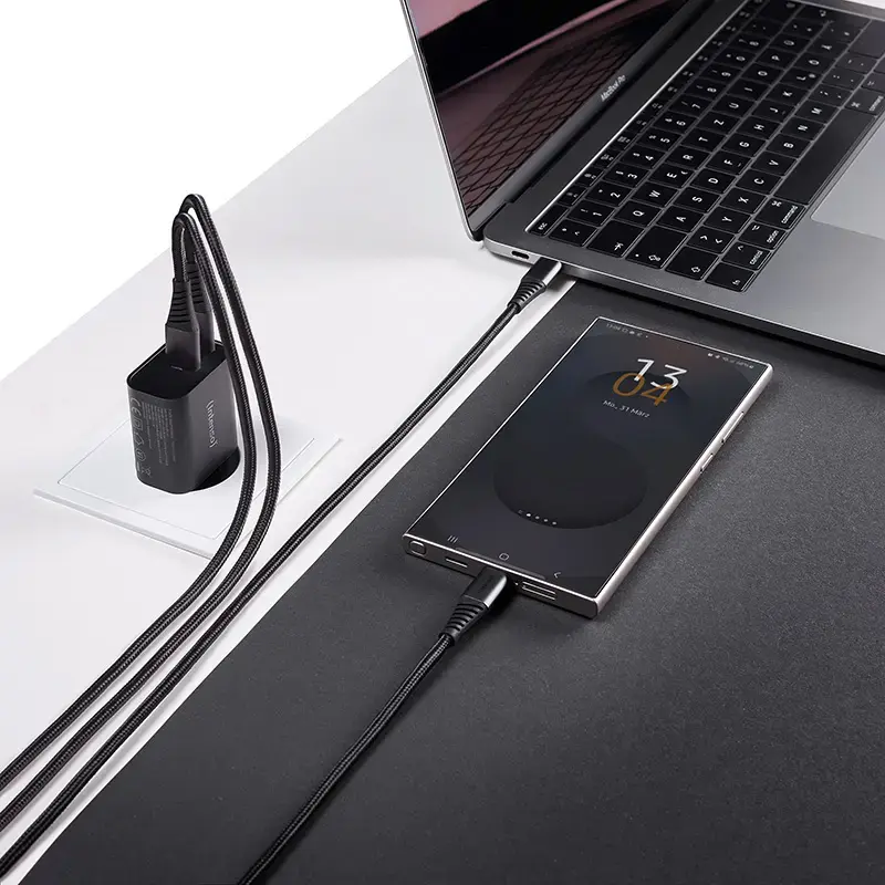 Fuente de alimentación Intenso W30AC 30 W USB-A USB-C negra