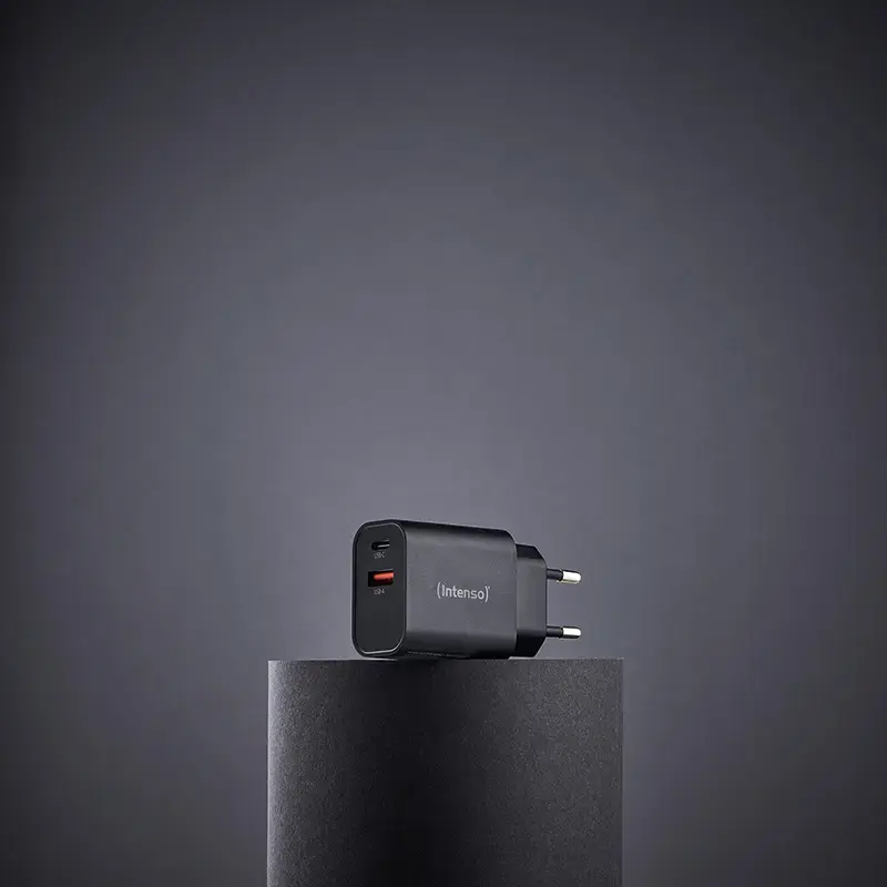Fuente de alimentación Intenso W30AC 30 W USB-A USB-C negra
