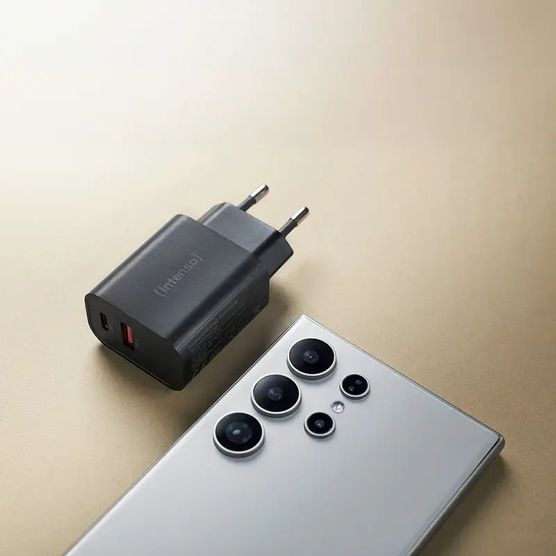 Fuente de alimentación Intenso W30AC 30 W USB-A USB-C negra