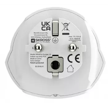 Adaptador de viaje SKROSS World to Europe — entrada universal a enchufe europeo, blanco, 64×58×47 mm