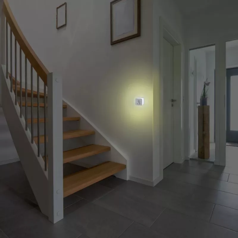 Luz nocturna de enchufe Hama 00223507 blanco cálido LED 3000K