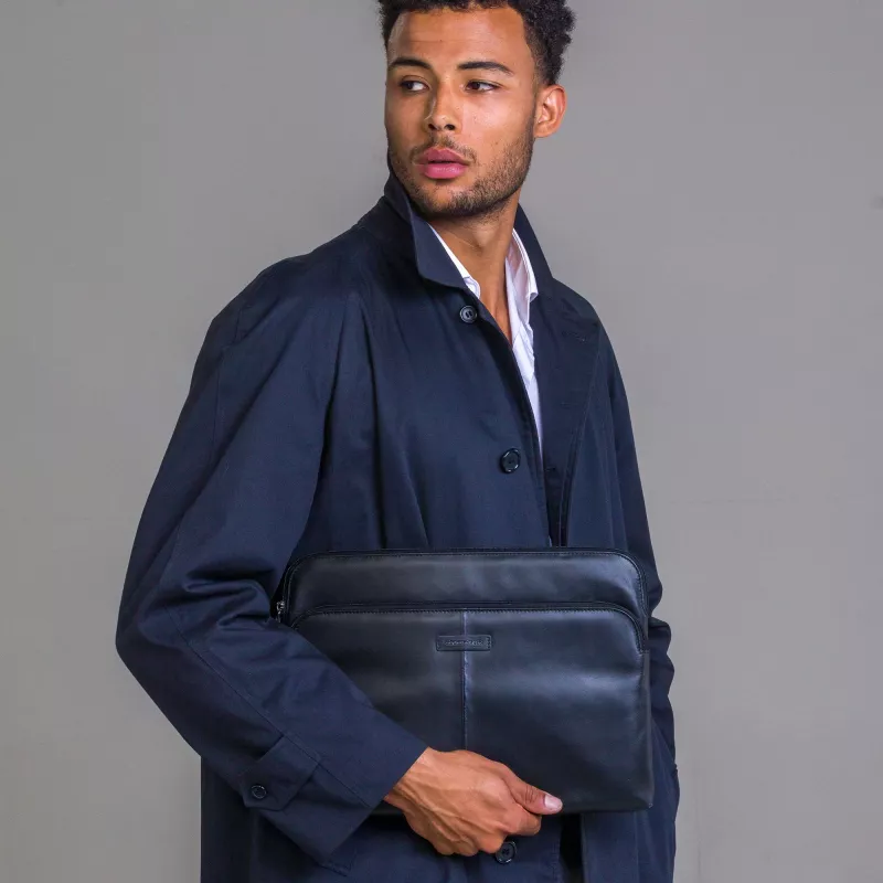 Funda tipo sleeve dbramante1928 Skagen Pro+ para MacBook Pro 14 pulgadas / hasta 14 pulgadas – Negro, 35,6 cm, 1 bolsillo frontal