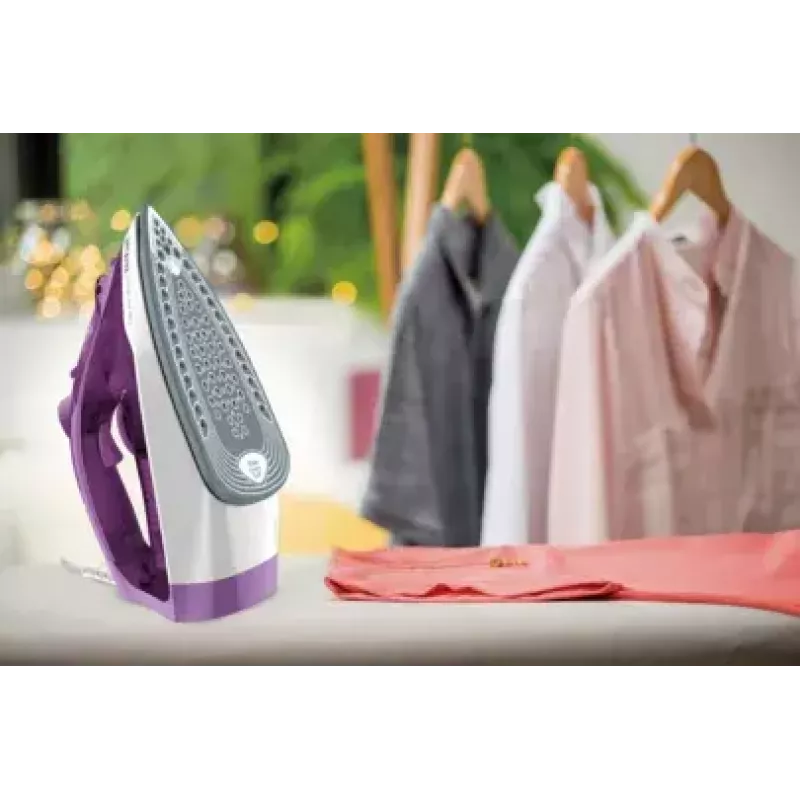 Plancha Tefal FV2836 Dry & Steam suela cerámica 2400 W morado, blanco