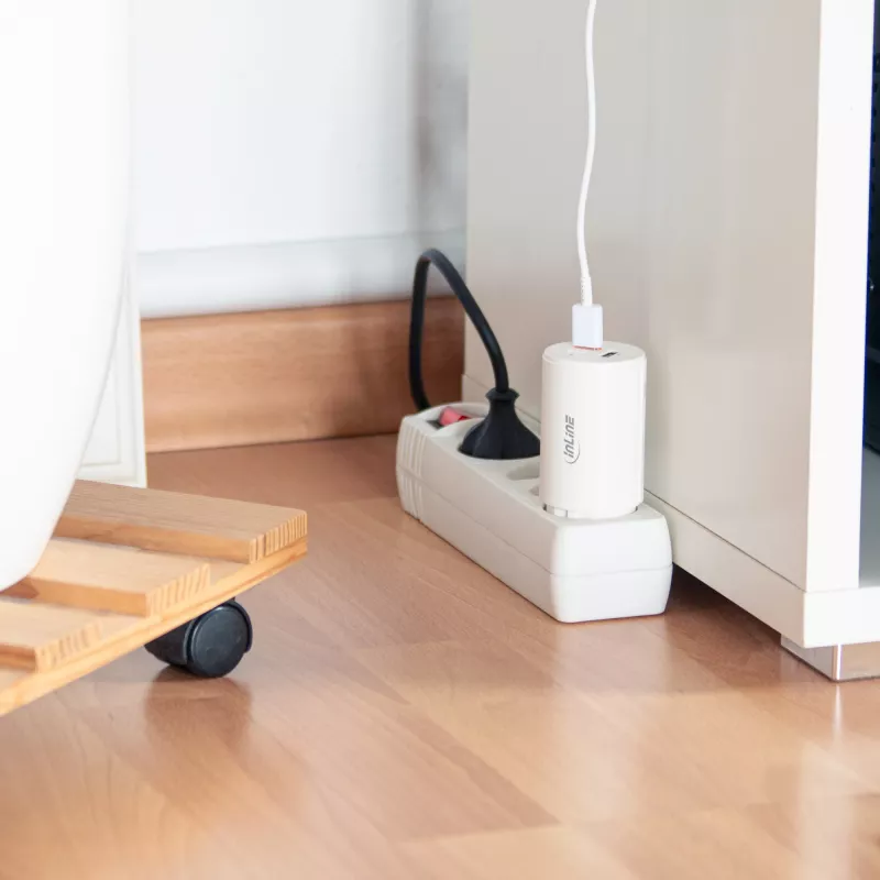 Fuente de alimentación USB PD InLine, cargador GaN, 3 puertos, Dual-USB-C + USB-A, 65W, blanco