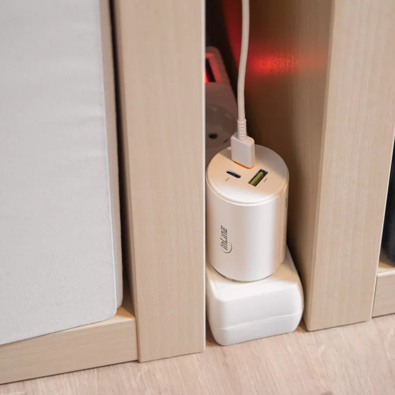 Fuente de alimentación USB PD InLine, cargador GaN, 3 puertos, Dual-USB-C + USB-A, 65W, blanco