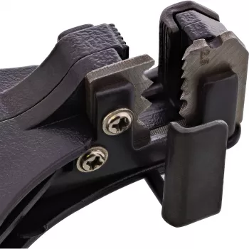 InLine Pelacables para cable solar 94101 — para 2,5/4,0/6,0 mm², 75×180×35 mm, negro/rojo