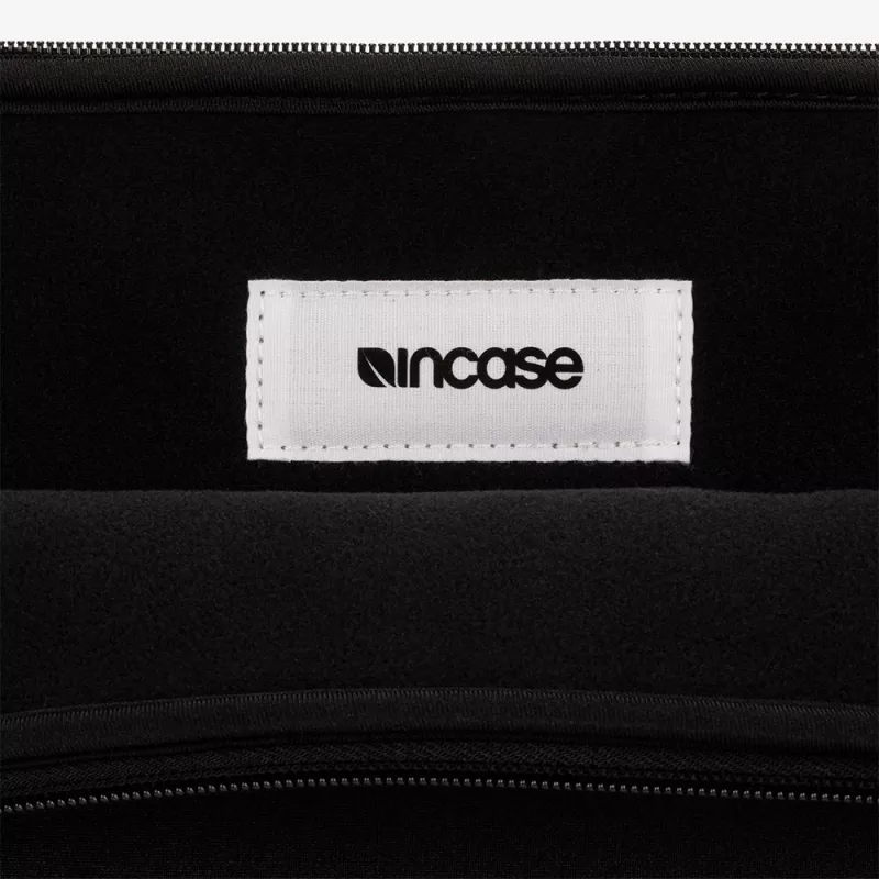 Incase Classic Sleeve para portátiles de 16 pulgadas (40,6 cm), negro