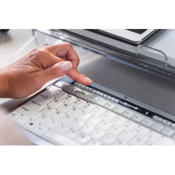 BakkerElkhuizen S-board 840 US Qwerty, Tenkeyless (80 - 87%), con cable, USB, interruptores de tijera, QWERTY, gris claro, blanco