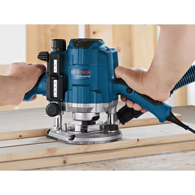 Bosch GOF 1250 CE negro, azul 24000 U/min 1250 W