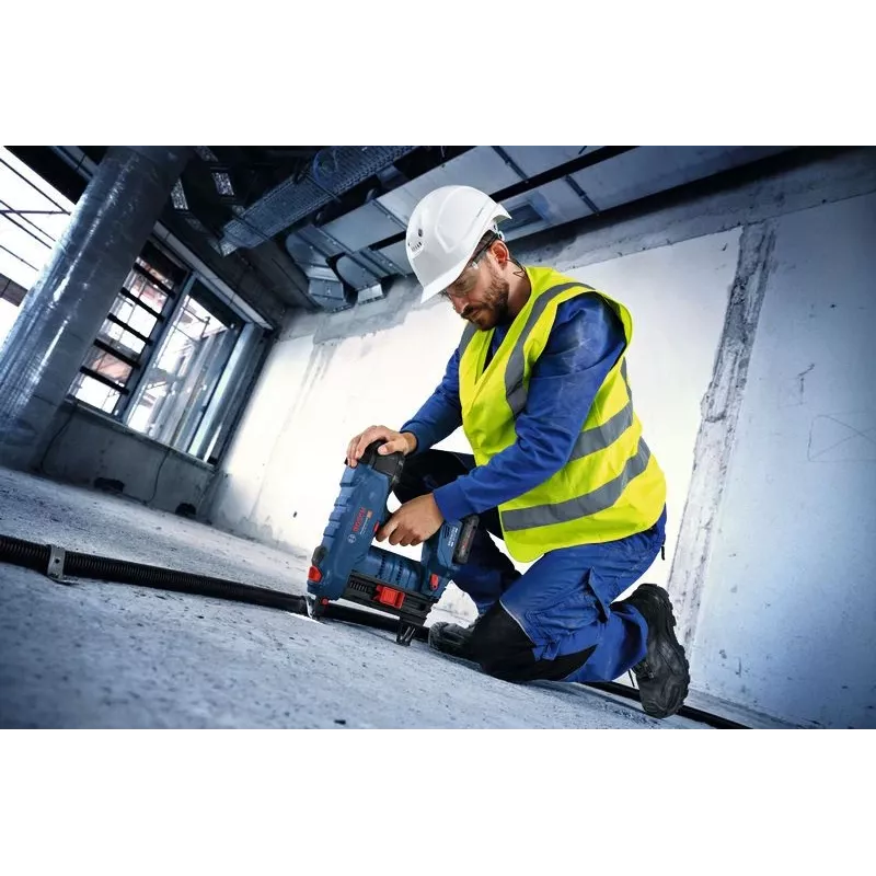 Clavadora Bosch GNB 18V-40 a batería 18V ligera