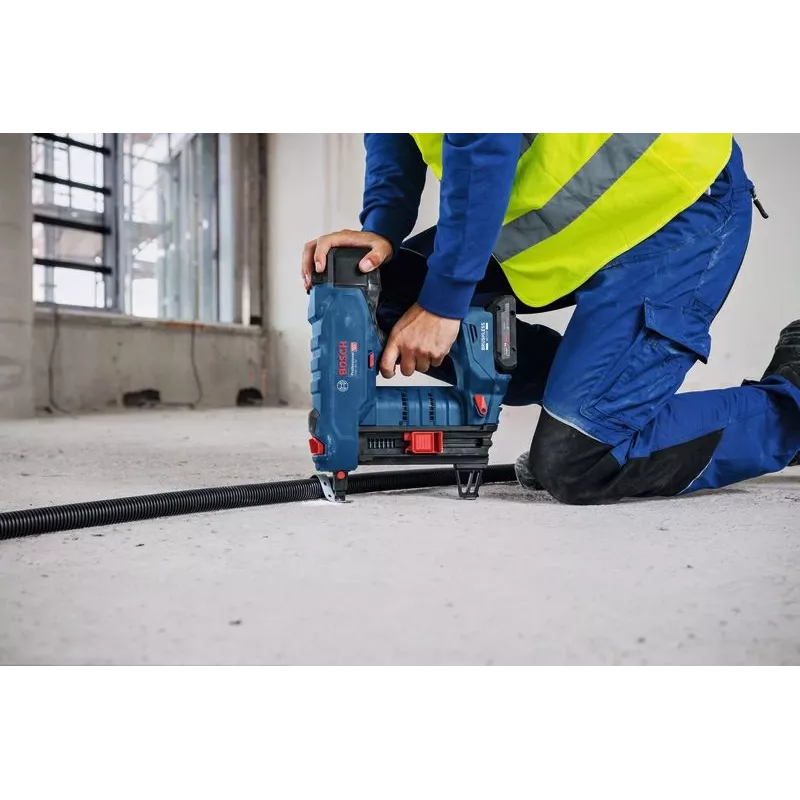 Clavadora Bosch GNB 18V-40 a batería 18V ligera