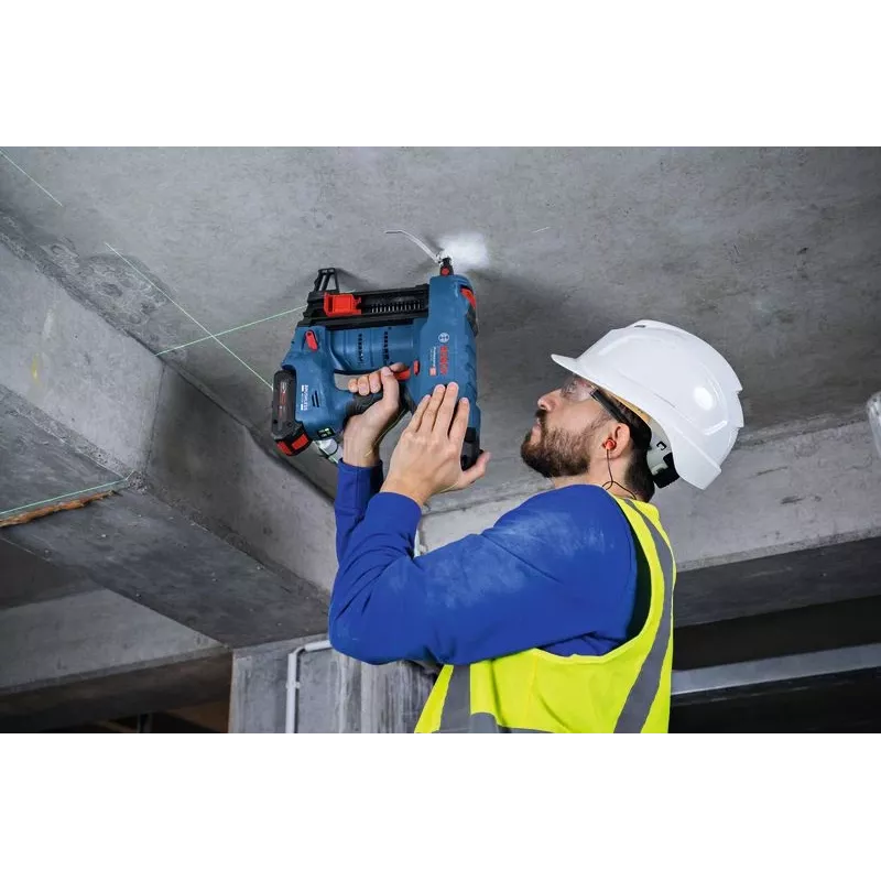 Clavadora Bosch GNB 18V-40 a batería 18V ligera