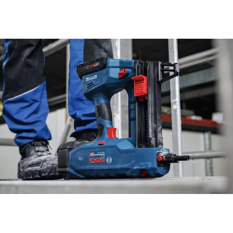 Clavadora Bosch GNB 18V-40 a batería 18V ligera