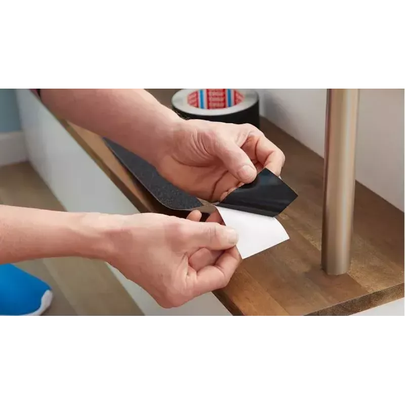 Tira antideslizante para baño TESA 55588 negra