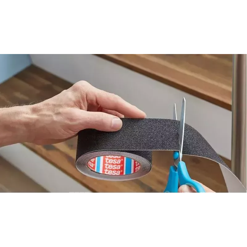 Tira antideslizante para baño TESA 55587-02 negra