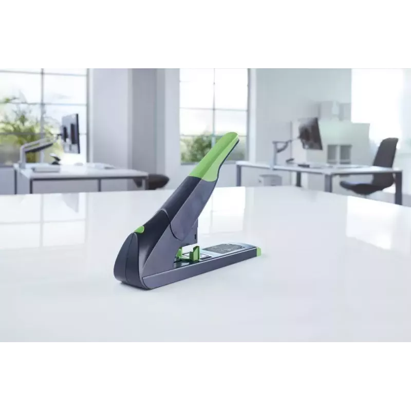 Grapadora Novus B 56 re+new negra verde capacidad 200 hojas